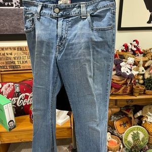 Levi’s 542 Capri Jeans